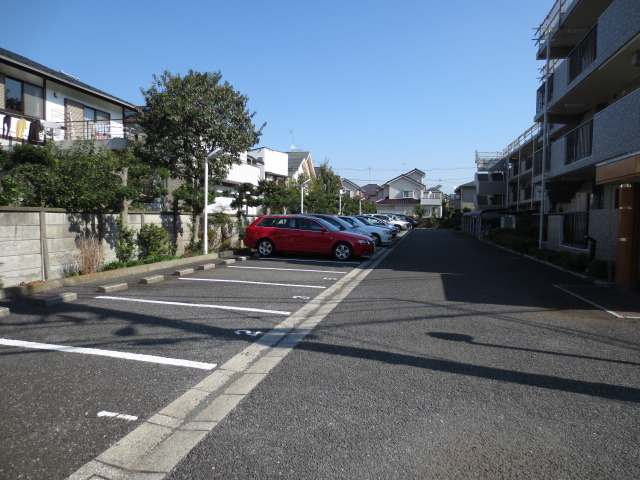 サンモール久我山0101号室 駐車場