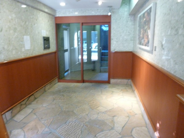 プレールアパートメント芦花公園205号室 エントランス