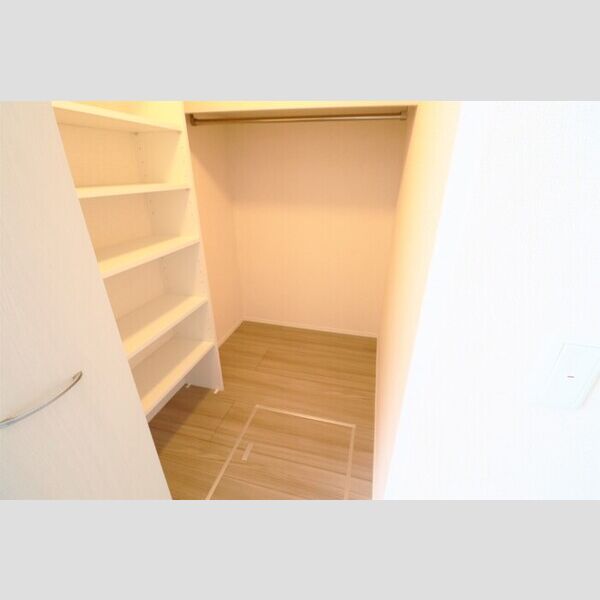 アイウェル湘南台 ウォークインクローゼット、床下収納があります