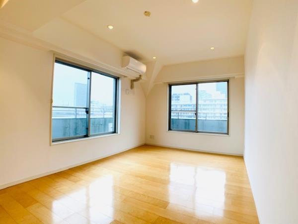 アパートメンツ東山 リビング