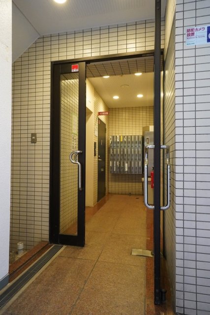 鶴見三和プラザ3階 エントランス