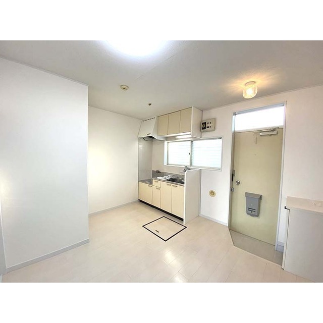 メゾンレジーナ203号室 DK7.5帖