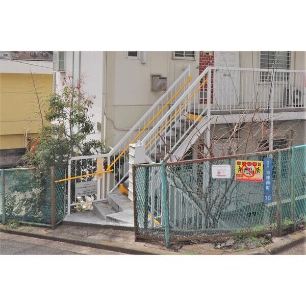 彩亮ハウス エントランス