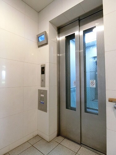 ライオンズマンション中野平和の森公園5階 エレベーター　※2017年9月撮影