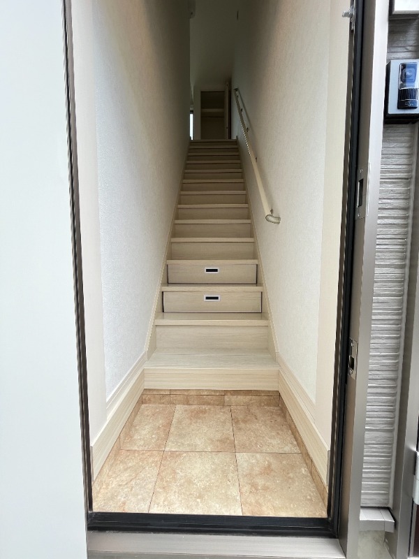 バーミープレイス調布Ⅱ 玄関