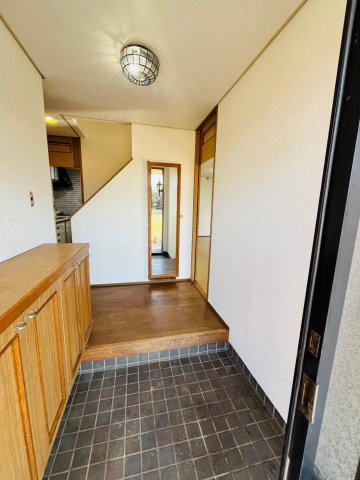 川越市かすみ野戸建 日当たり良好で開放感のある玄関