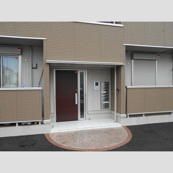 ベルシャイン厚木Ⅱ エントランス