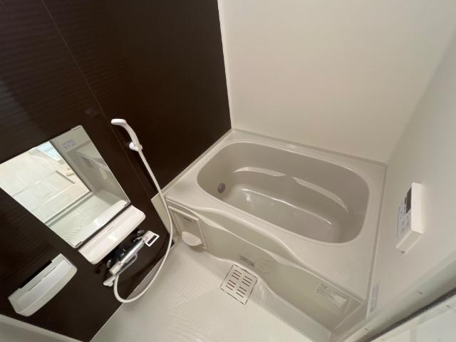 ル・トレーフル101号室 バス