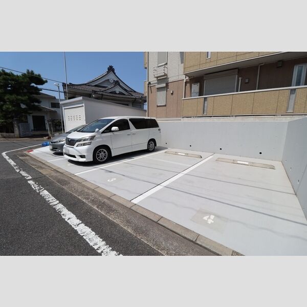 LEXSASU春日 駐車場