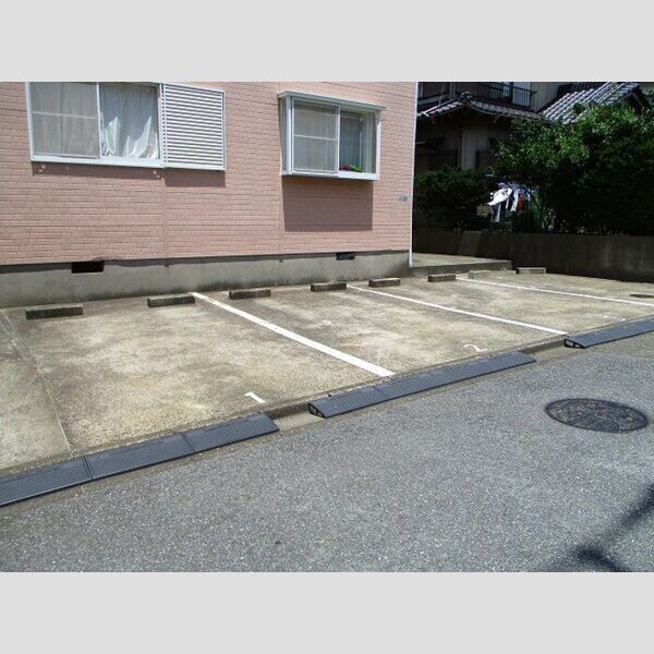 シンフォニー加藤 駐車場