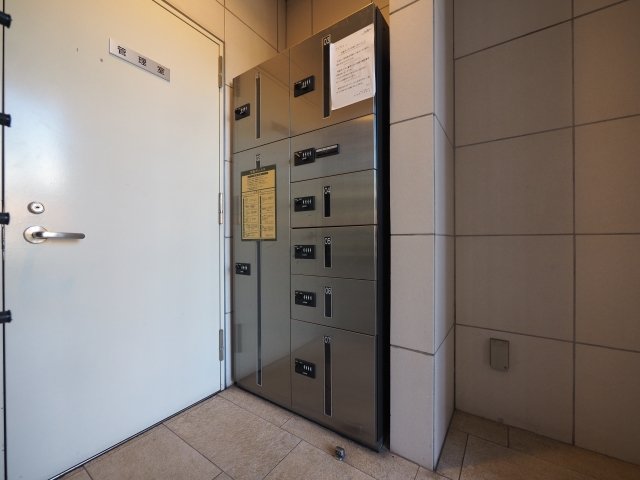 ヴァレッシア尾久シティ9階 宅配BOX