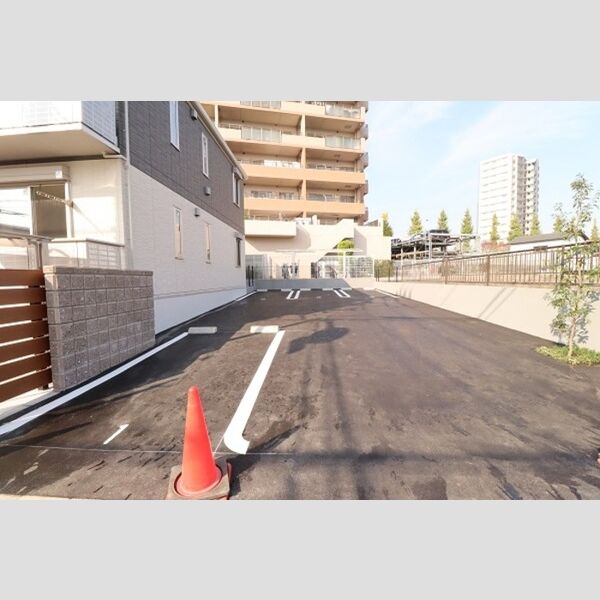 ファミール高野台 敷地内駐車場