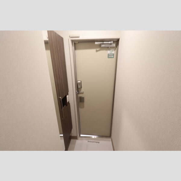 ベルク205号室 玄関