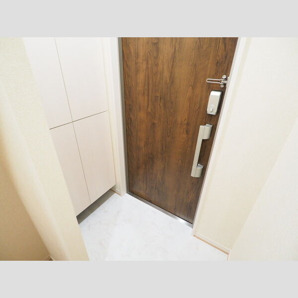 クレールガーデン301号室 玄関(シューズボックス)