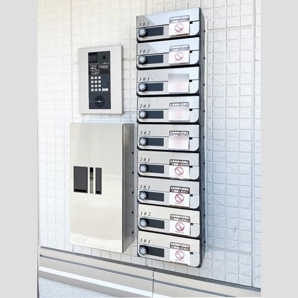 ルリアン江戸川301号室 オートロック、宅配ボックス、集合ポスト