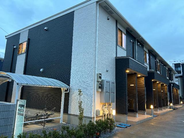 メゾン・フローラ 外観写真（夜）