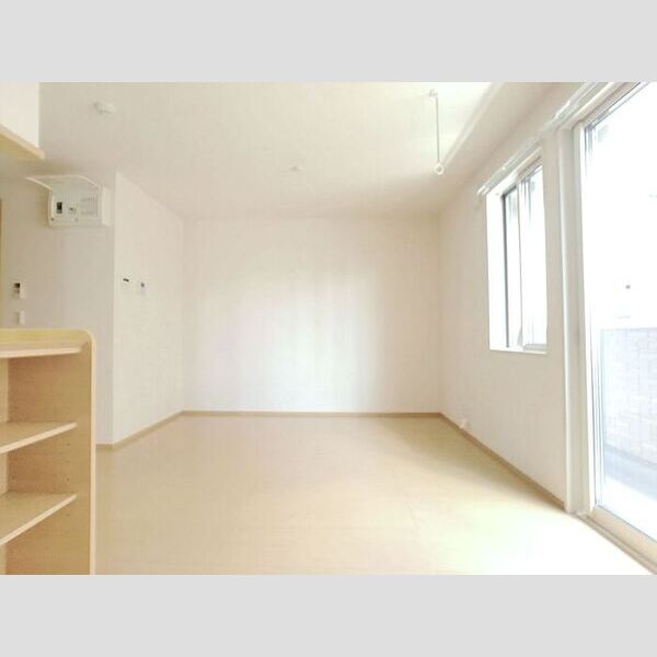 フォーマルハウト202号室 LDK12.875帖(別角度)