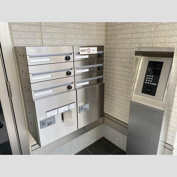 ラリュール清川A 宅配ボックス&メールボックス