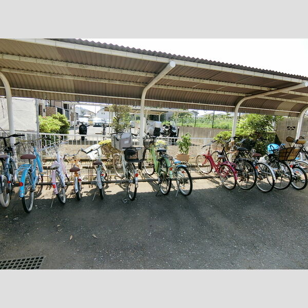 ルミエール湘南 駐輪場