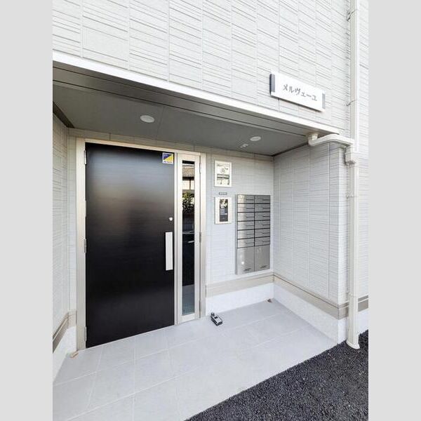 メルヴェーユ103号室 エントランス