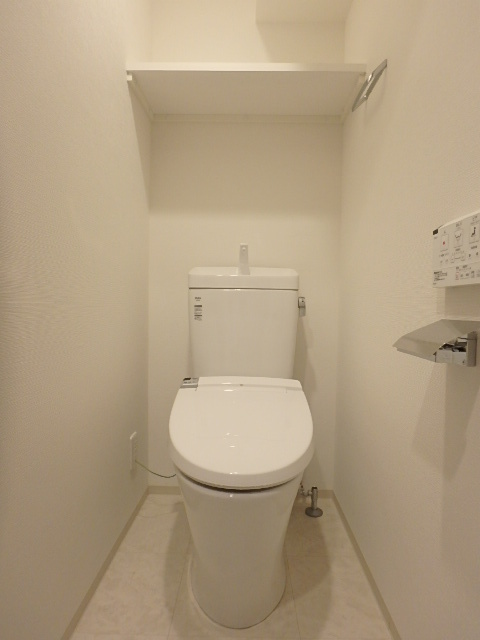 ガーラ・プレシャス練馬3階 シャワー付きトイレ