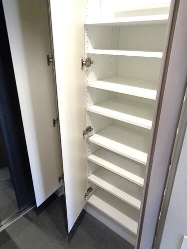 ザ・ライオンズフォーシア鶴見8階 下足入