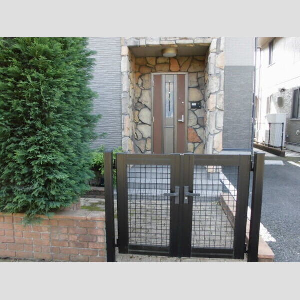 Green Forest聖蹟B102号室 玄関前①