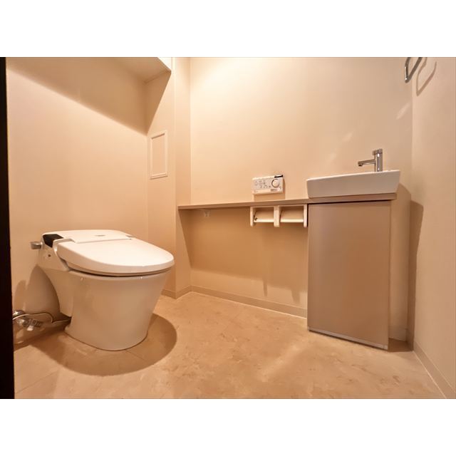 プラウド新浦安 温水洗浄便座・上部棚あり