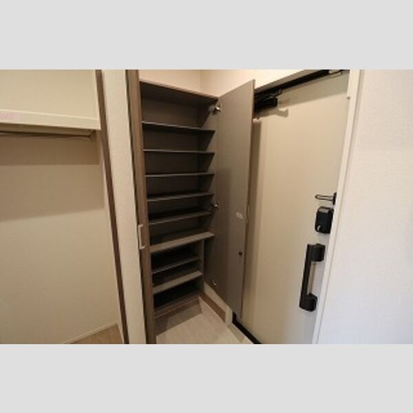 S Garden10号室 玄関