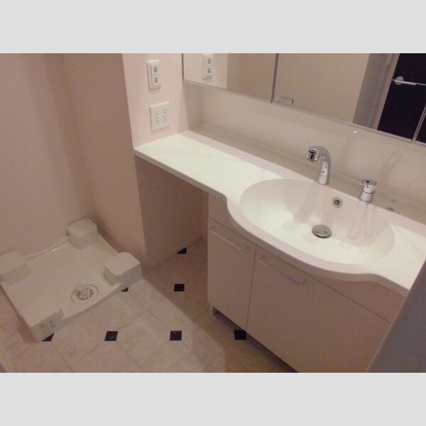 グランイーグルB ■洗面所と洗濯機置場です■