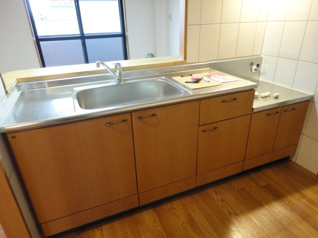 ガーデンヒルズNAKAYAMA壱番館106号室 キッチン