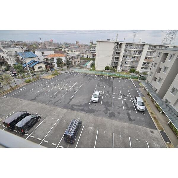 パークグレイスB棟 駐車場