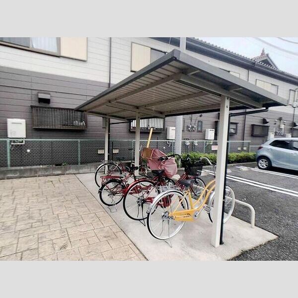 フォルトゥーナ201号室 駐輪場