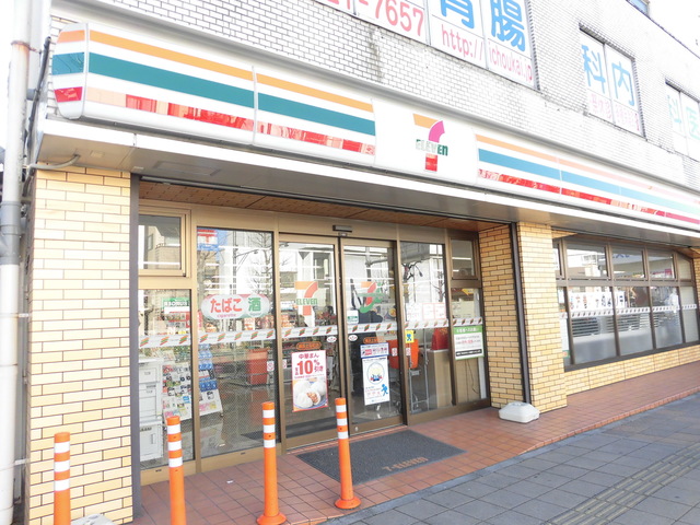 ルミエール反町 【コンビニエンスストア】セブンイレブン横浜上反町店まで121ｍ
