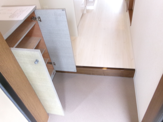 Ｂｉｇ　Ｔｈｒｏｕｇｈ0213号室 玄関