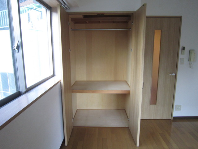 ルミエール湘南 洋室収納です
