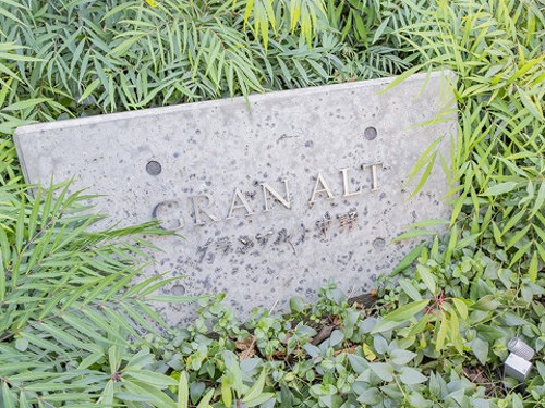 グランアルト中野9階 館銘板　※2025年2月撮影