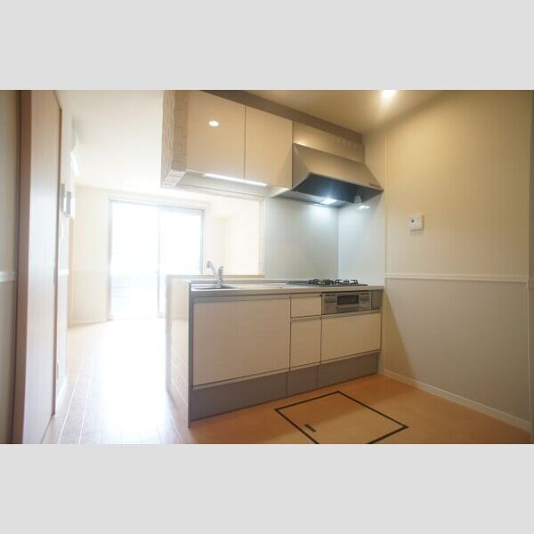 シャーメゾン　コルヌイエ 10帖の広々したリビング