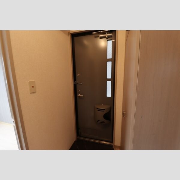 ノーブルヒル106号室 玄関