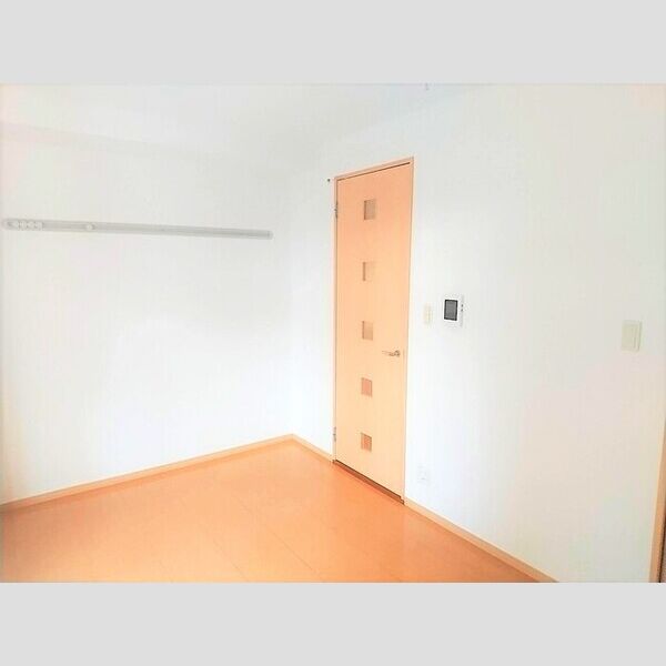 セビラーナ 洋室6.8帖(別角度)