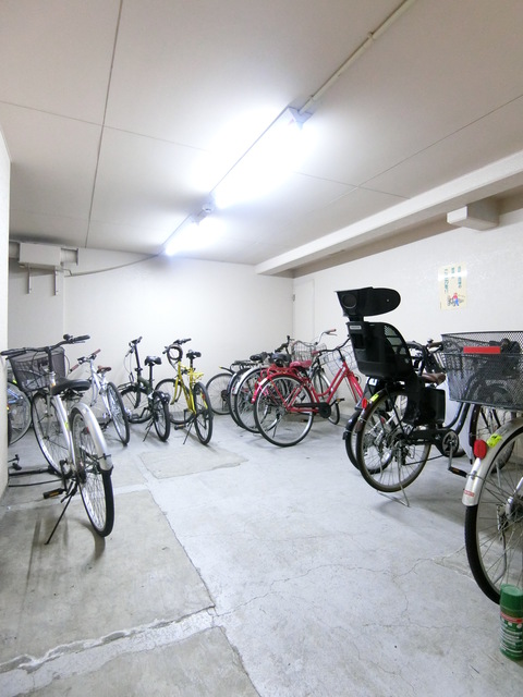MAC千束コート2階 屋根付き駐輪場