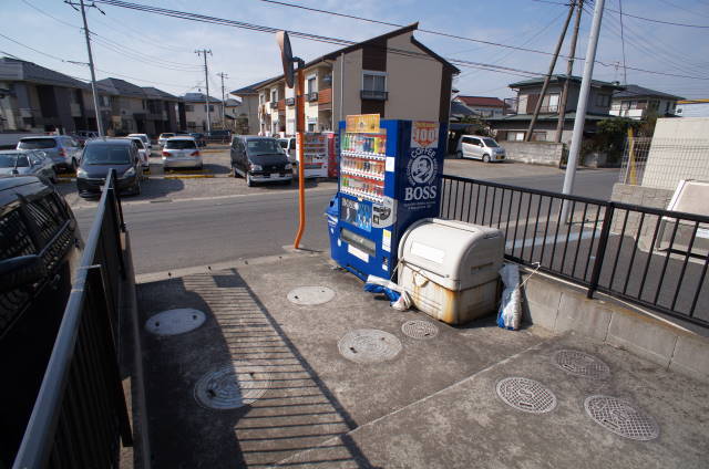 ライフパレス 入口に自動販売機があって便利ですよ