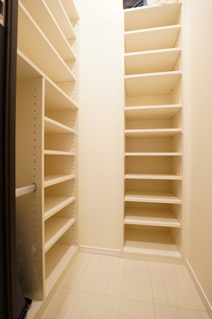 ドゥ・トゥール　イースト棟 靴入