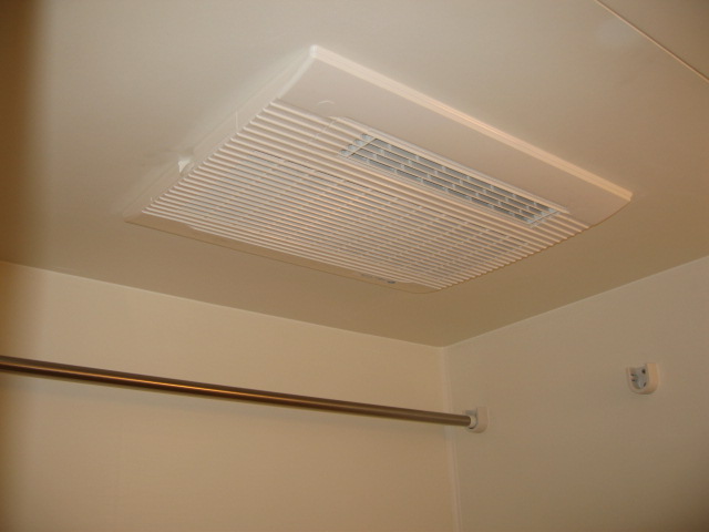 ハイツコスモス106号室 浴室換気乾燥機