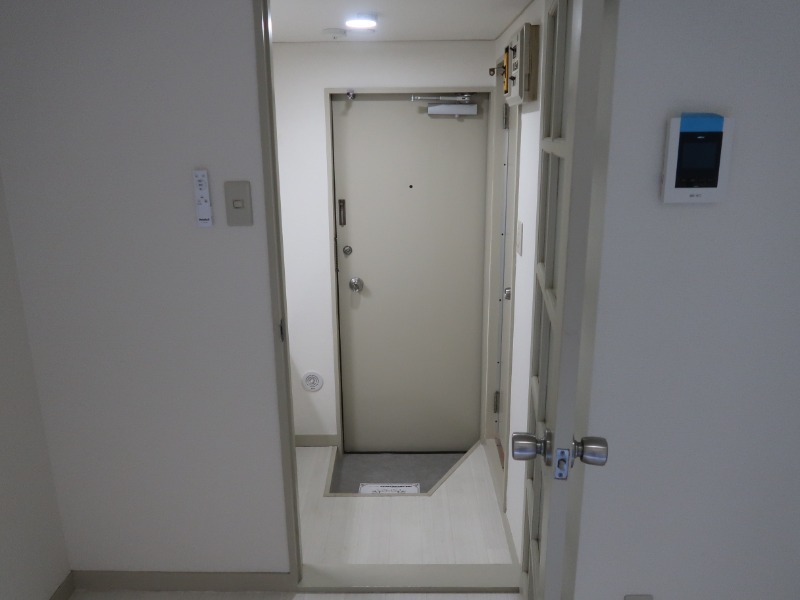 ニューハウス志木 玄関