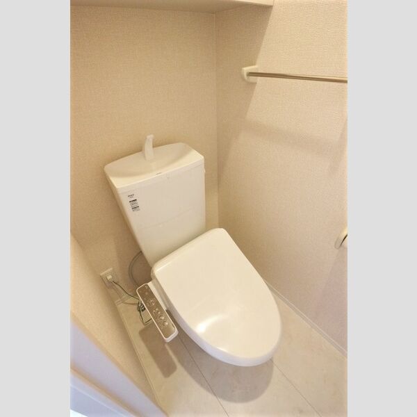 ジュモンターニュ102号室 温水洗浄暖房便座