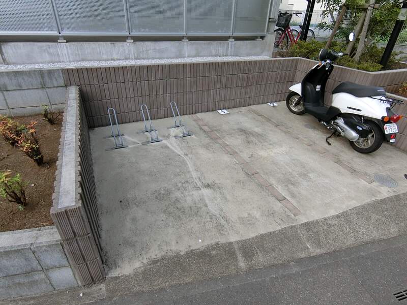 リブリ・コンフォートレジデンス 駐車場