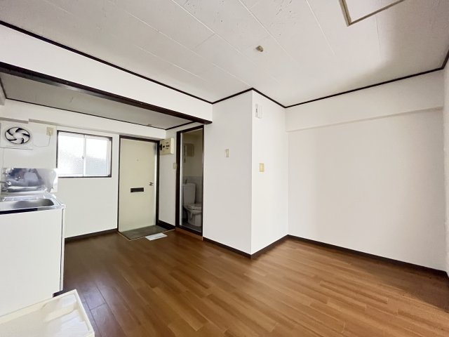 第一マンション1階 掲載の写真は退去前の写真となります。