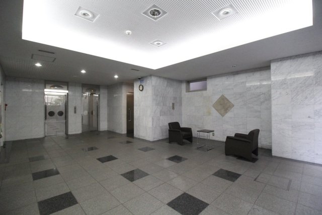 ナイスアーバン鶴見中央8階 エントランス