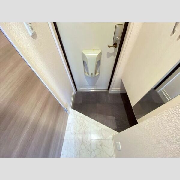 ジョーヌエトワール101号室 玄関スペース